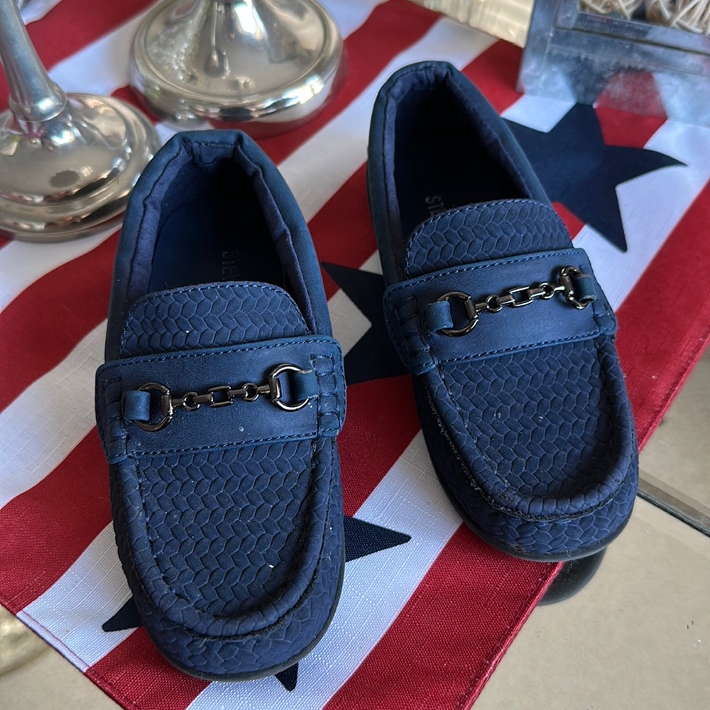Navy blue dress loafer